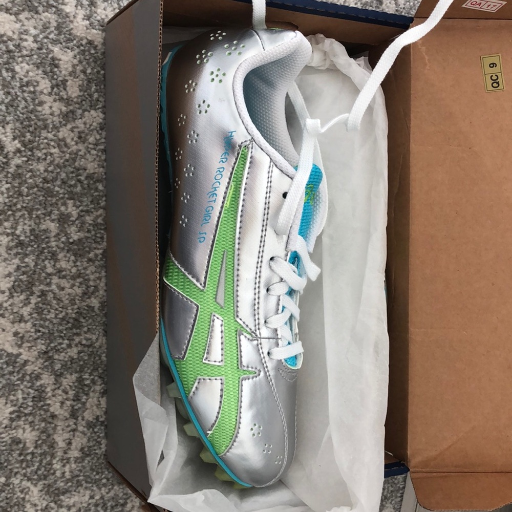 BACK TO SCHOOL TRACK OR FIELD HOCKEY ASICS CLEATS